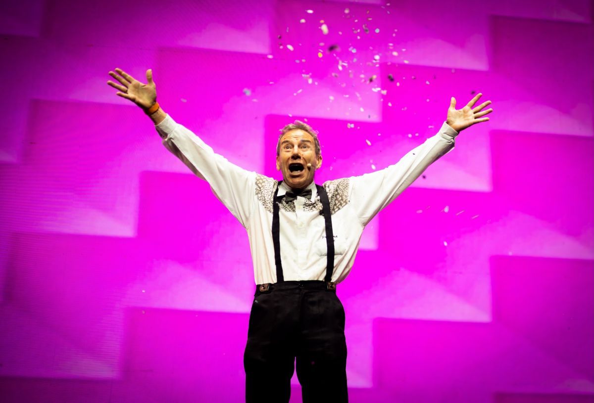 Crítica de "Cha Cha Cha: Especial Navidad": Casero, Alberti y Alacrán le ponen música al absurdo