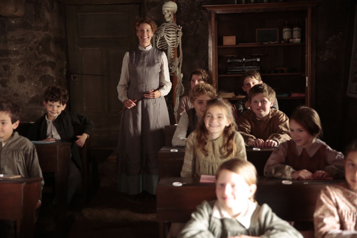 Crítica de "Madame Violet", con el incendiario poder de la educación bajo el brazo