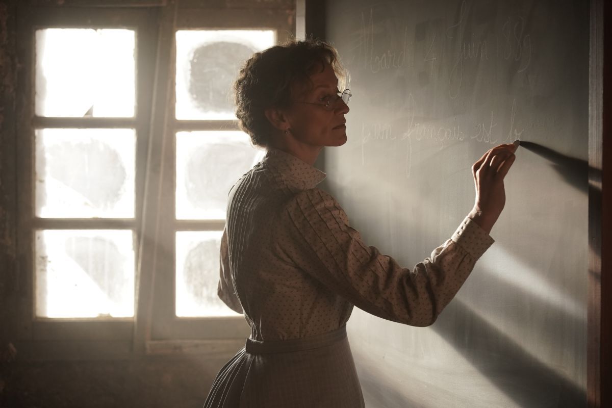 Crítica de "Madame Violet", con el incendiario poder de la educación bajo el brazo