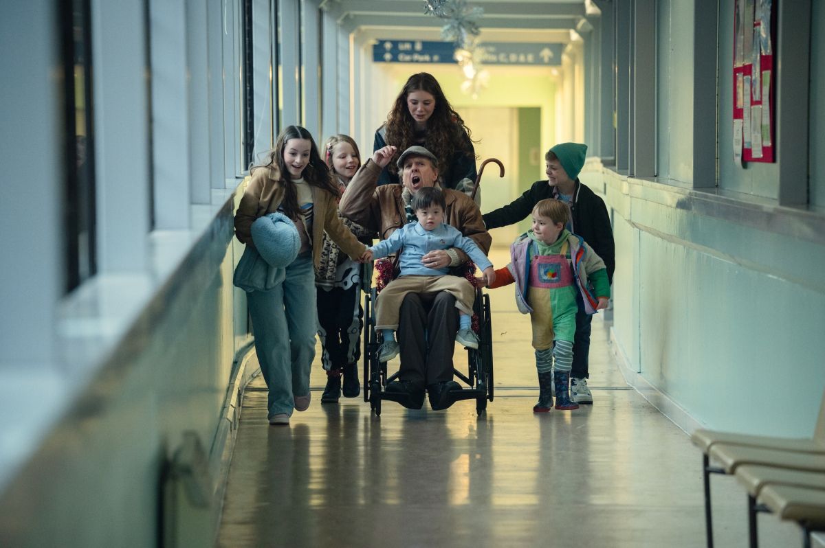 Crítica de “Adiós, June”: Kate Winslet entre el duelo y el relato navideño