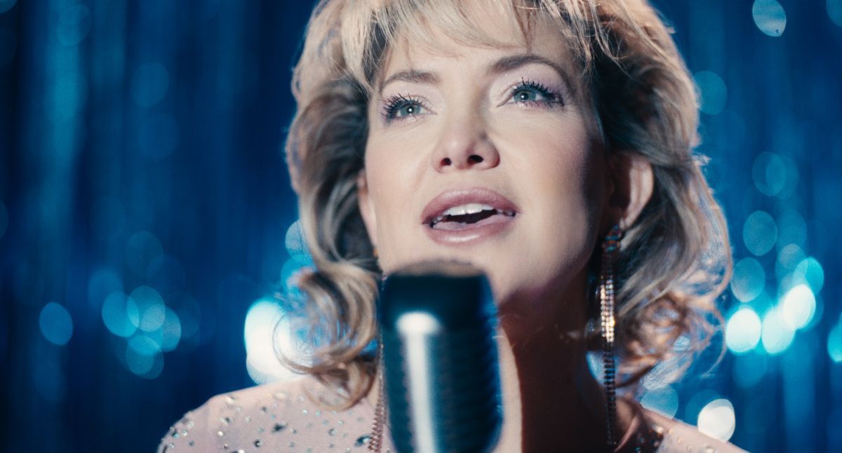 Crítica de “Song Sung Blue: Sueño inquebrantable”: Hugh Jackman y Kate Hudson en un drama para pasarla bien