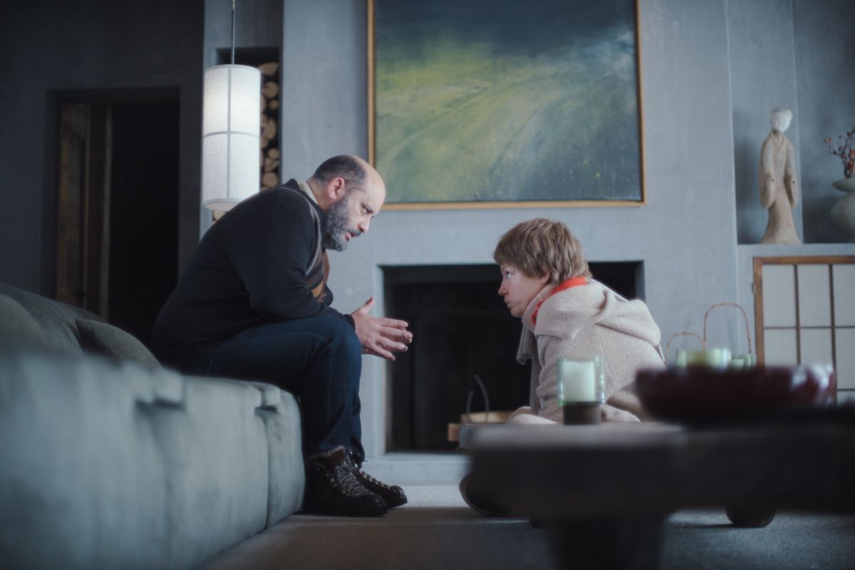 Crítica de “El accidente de piano”: Quentin Dupieux y la naturaleza sombría del influencer