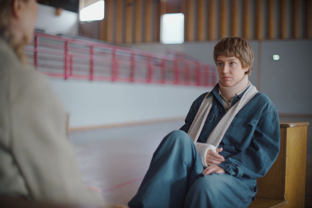 Crítica de “El accidente de piano”: Quentin Dupieux y la naturaleza sombría del influencer