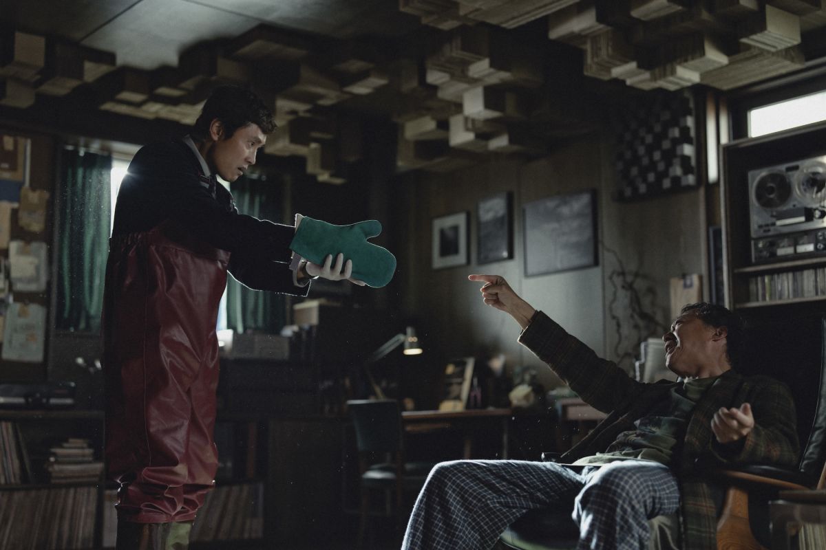 Crítica de “La única opción”: Park Chan-wook y la cacería por una vacante