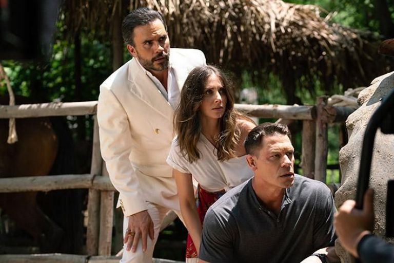 Crítica de "Héroe por encargo": cómo derrocar dictaduras sin guion