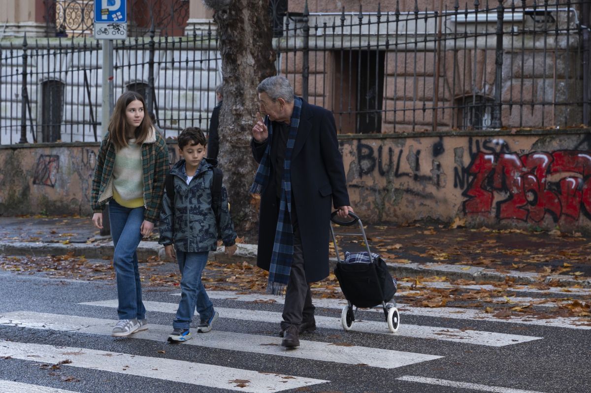 Crítica de “Hagas lo que hagas, está mal”: Gianni Di Gregorio y el "nono" que no sabía decir que no