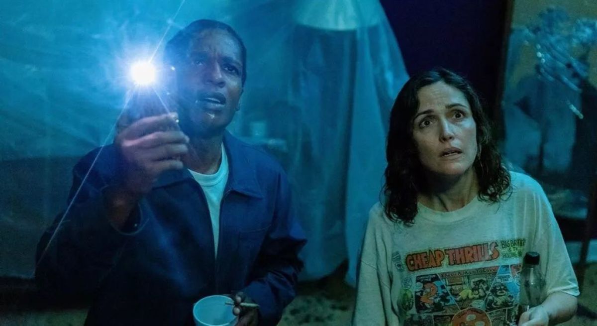 Crítica de "Si tuviera piernas te patearía": Rose Byrne y una tragedia surreal de A24