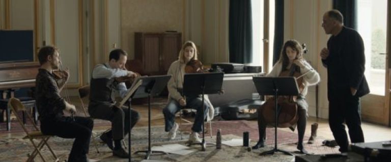 Crítica de “Los músicos”, sobre la creación artística colectiva y su fugacidad