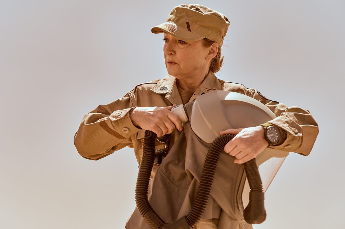 Crítica de “Alerta extinción”: Liam Neeson y Joe Keery discurren entre el horror y la ironía