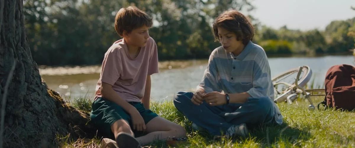 Crítica de "Corazones jóvenes": una historia mínima para un momento decisivo