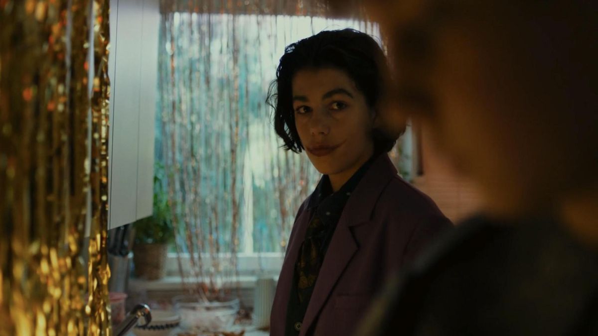 Crítica de "Corazones jóvenes": una historia mínima para un momento decisivo