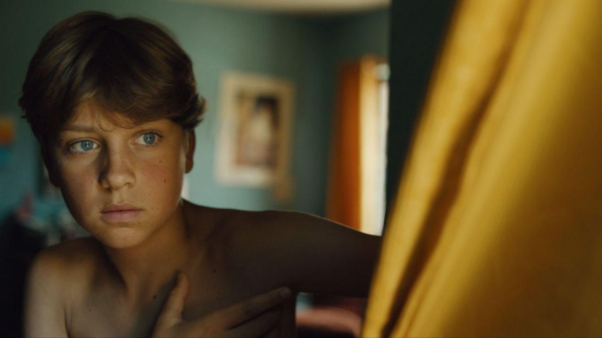 Crítica de "Corazones jóvenes": una historia mínima para un momento decisivo