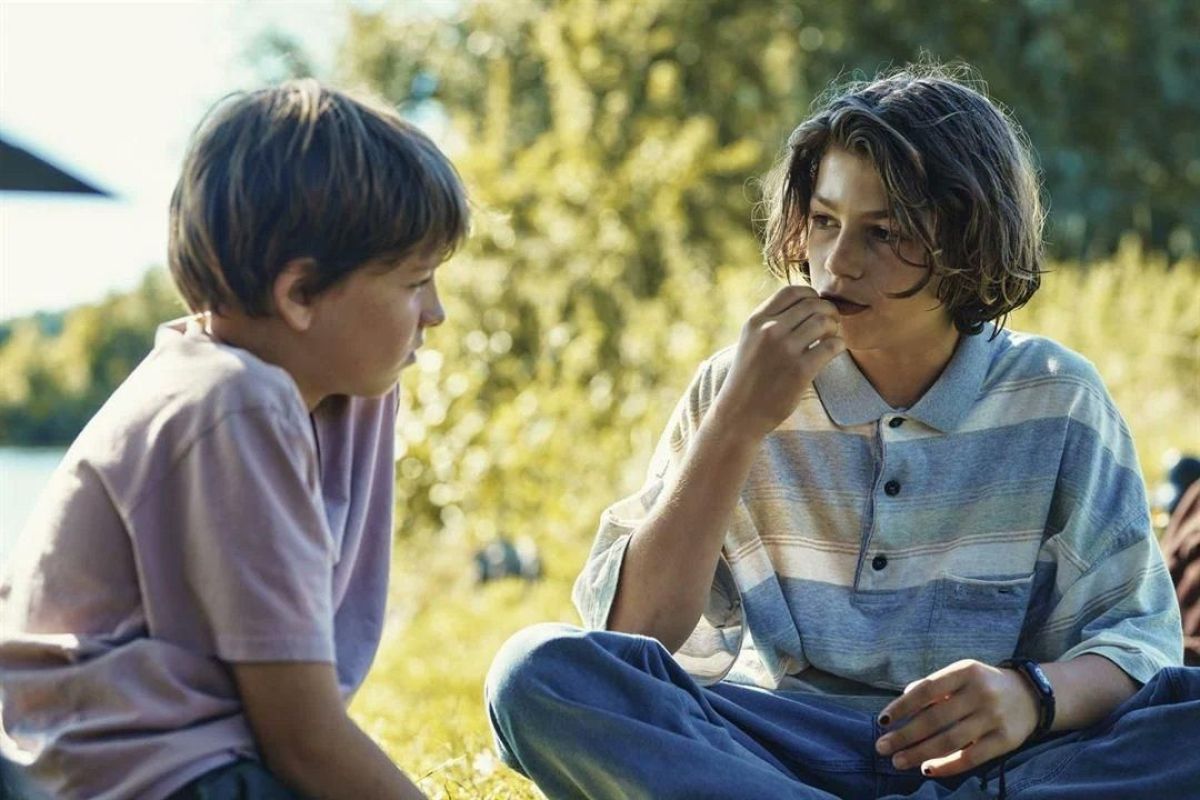 Crítica de "Corazones jóvenes": una historia mínima para un momento decisivo