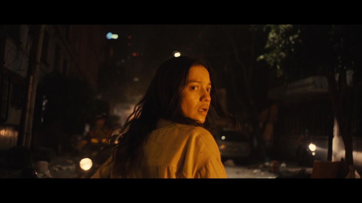 Crítica de "Aún es de noche en Caracas": violencia, memoria y mirada única