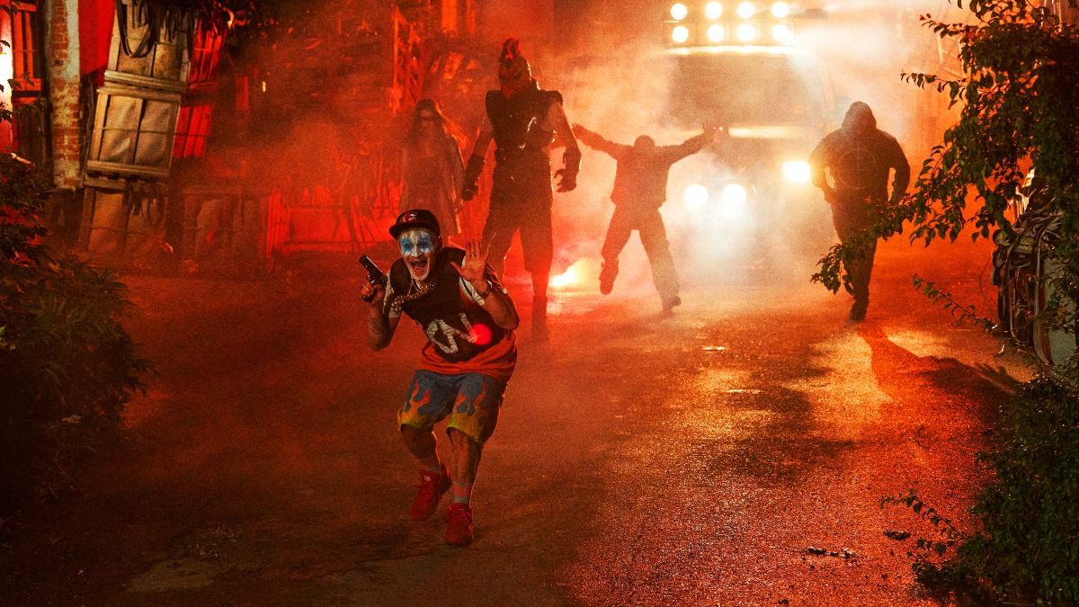 Crítica de “El vengador tóxico”: Peter Dinklage y Kevin Bacon reviven el clásico deforme de los 80