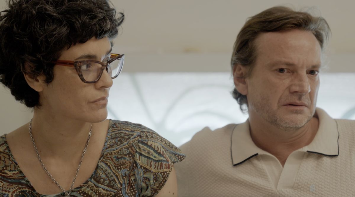 Crítica de “Tenemos que hablar”: La hipocresía doméstica servida a la mesa