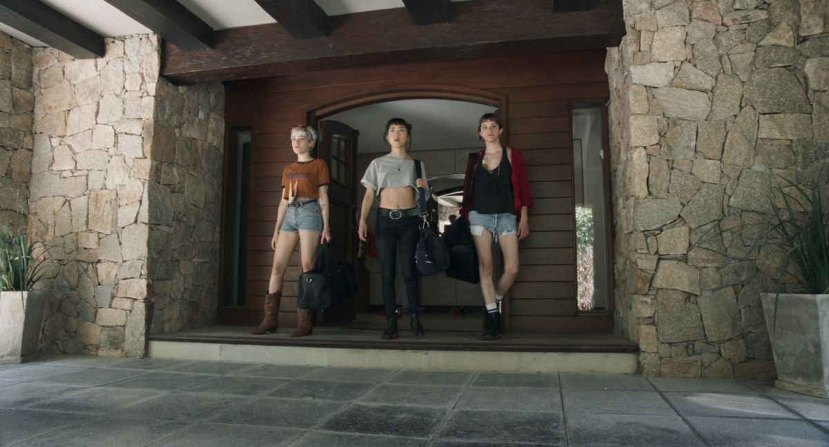 Crítica de “El tema del verano”: zombis uruguayos en la nueva normalidad