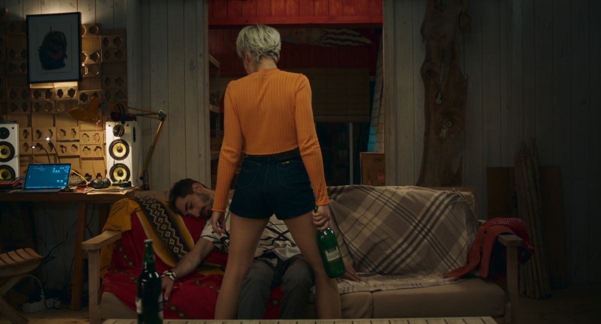 Crítica de “El tema del verano”: zombis uruguayos en la nueva normalidad