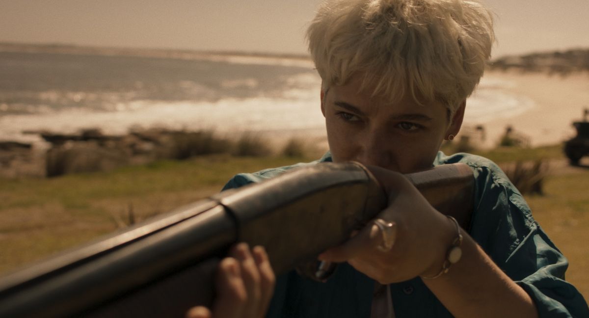 Crítica de “El tema del verano”: zombis uruguayos en la nueva normalidad