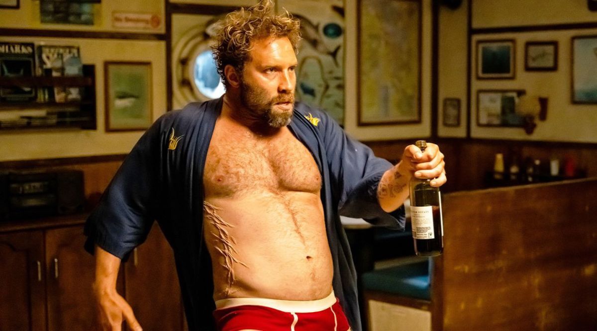 Crítica de “Animales peligrosos”: El psicópata, la surfista y los tiburones