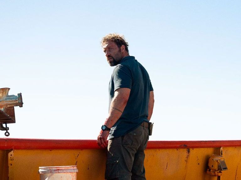 Crítica de “Animales peligrosos”: El psicópata, la surfista y los tiburones