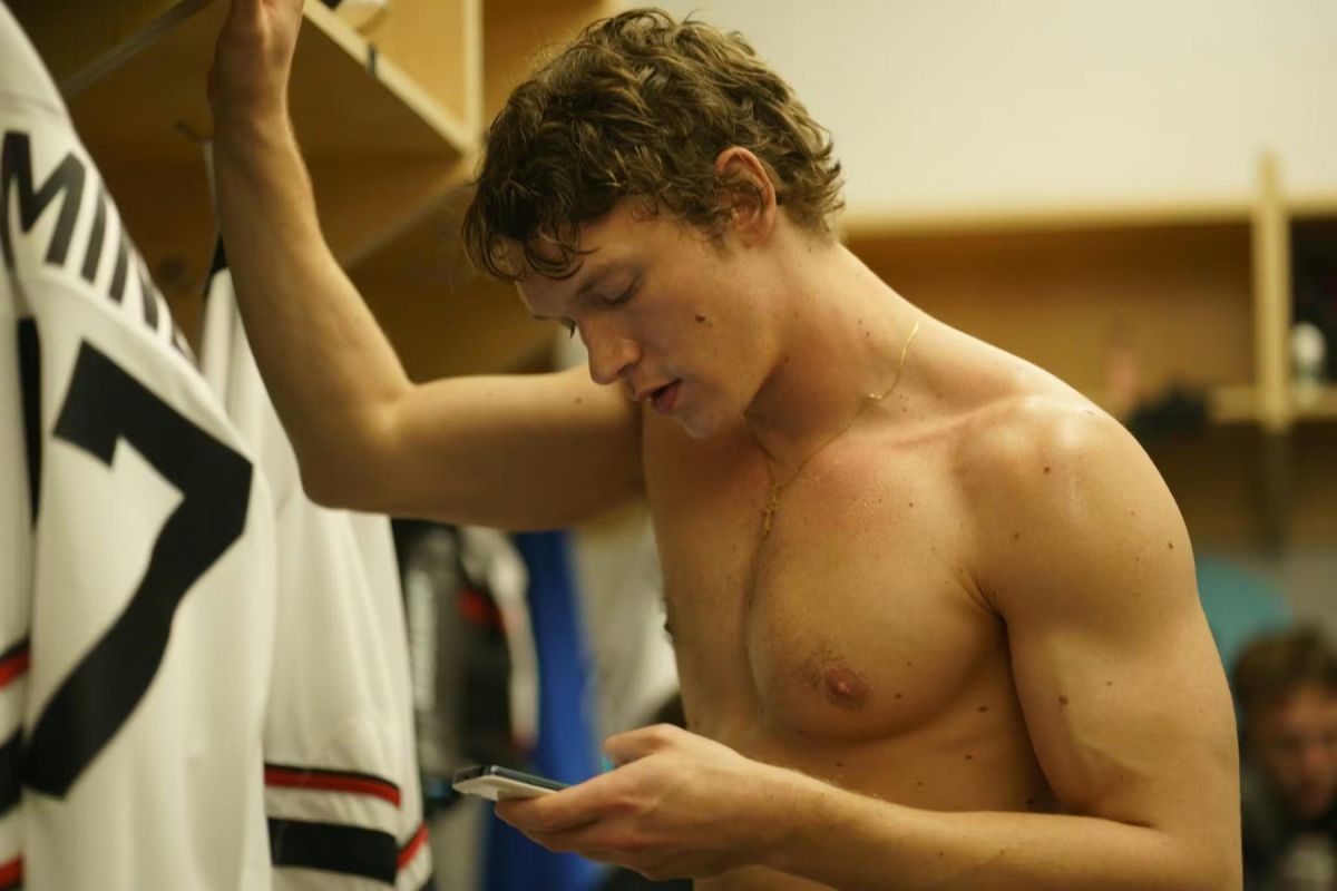 Crítica de "Más que rivales": cuando el hielo no enfría el deseo