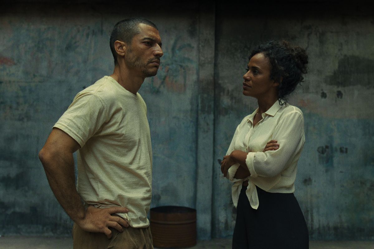 Crítica de “Aviso general: Hermandad”: La tensión social hecha plano secuencia