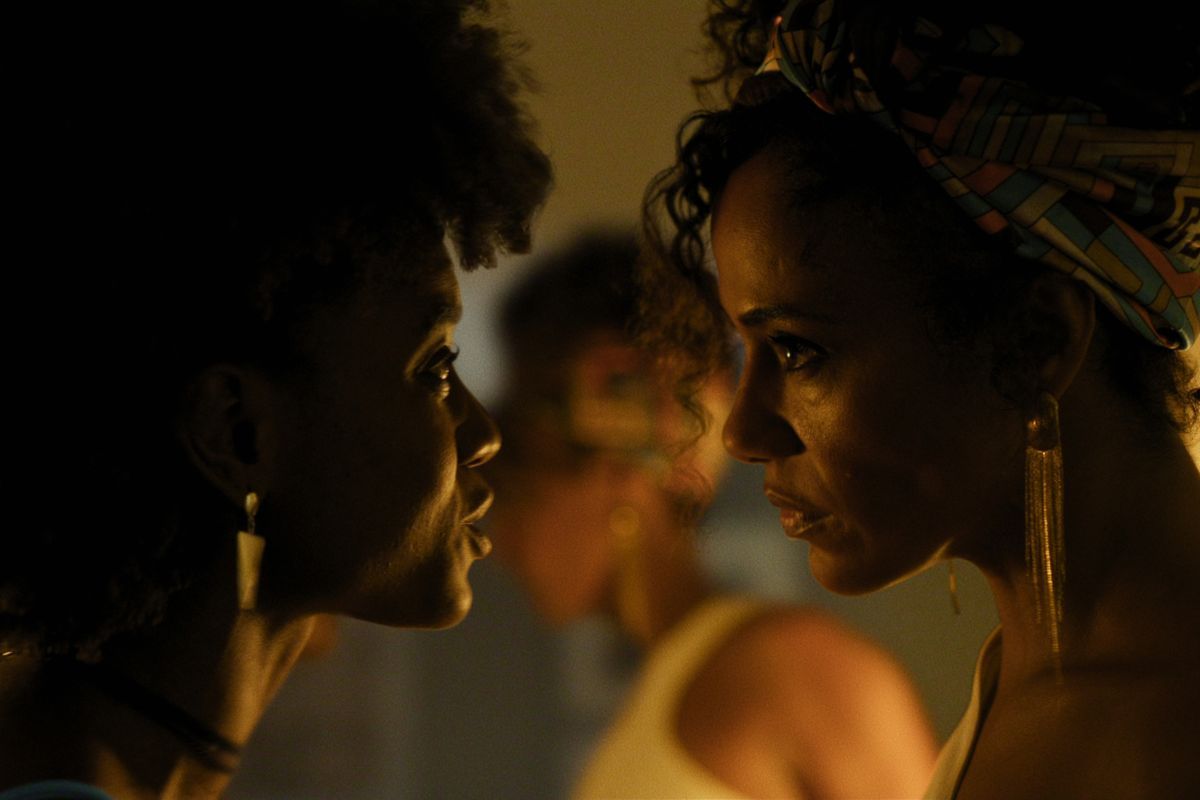 Crítica de “Aviso general: Hermandad”: La tensión social hecha plano secuencia