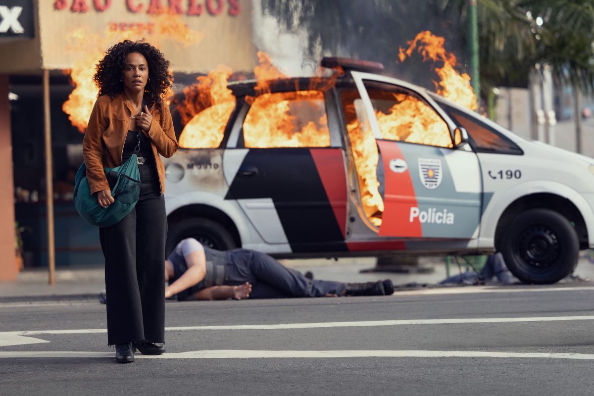 Crítica de “Aviso general: Hermandad”: La tensión social hecha plano secuencia