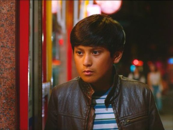 Crítica de "El tren fluvial": Lorenzo Ferro y Lucas Vignale miran el mundo desde la altura de un niño