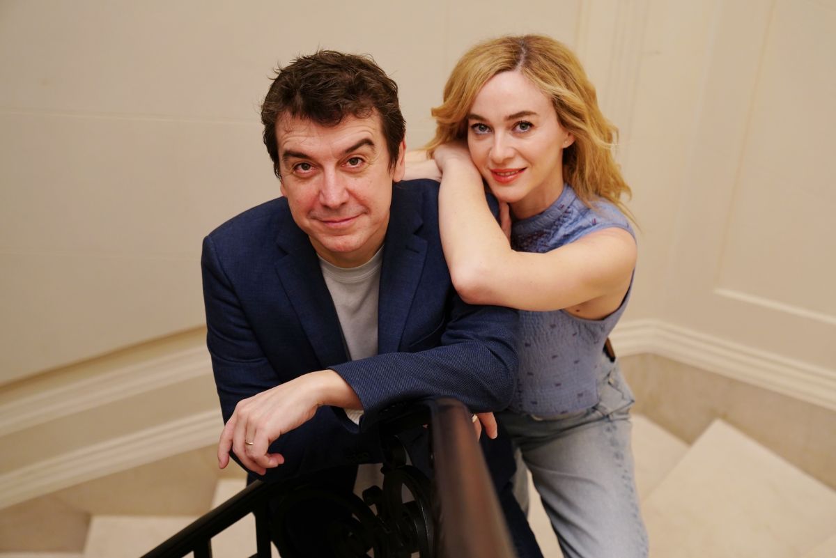 Javier Veiga y Marta Hazas sobre "Playa de Lobos", la película española con Guillermo Francella