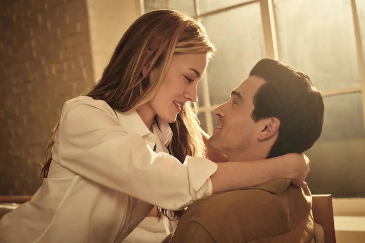 Crítica de "Love Story: John F. Kennedy Jr. y Carolyn Bessette": una serie que revisita el romance más mediático de los 90