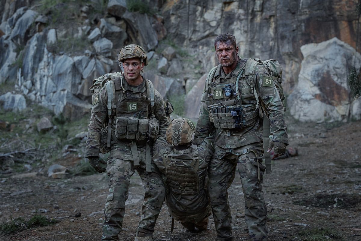 Crítica de “Máquina de guerra”: Alan Ritchson es el nuevo “Depredador”