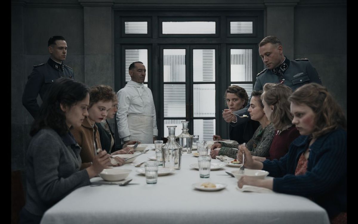 Crítica de "Las catadoras del Führer": la guerra vista desde la mesa del dictador