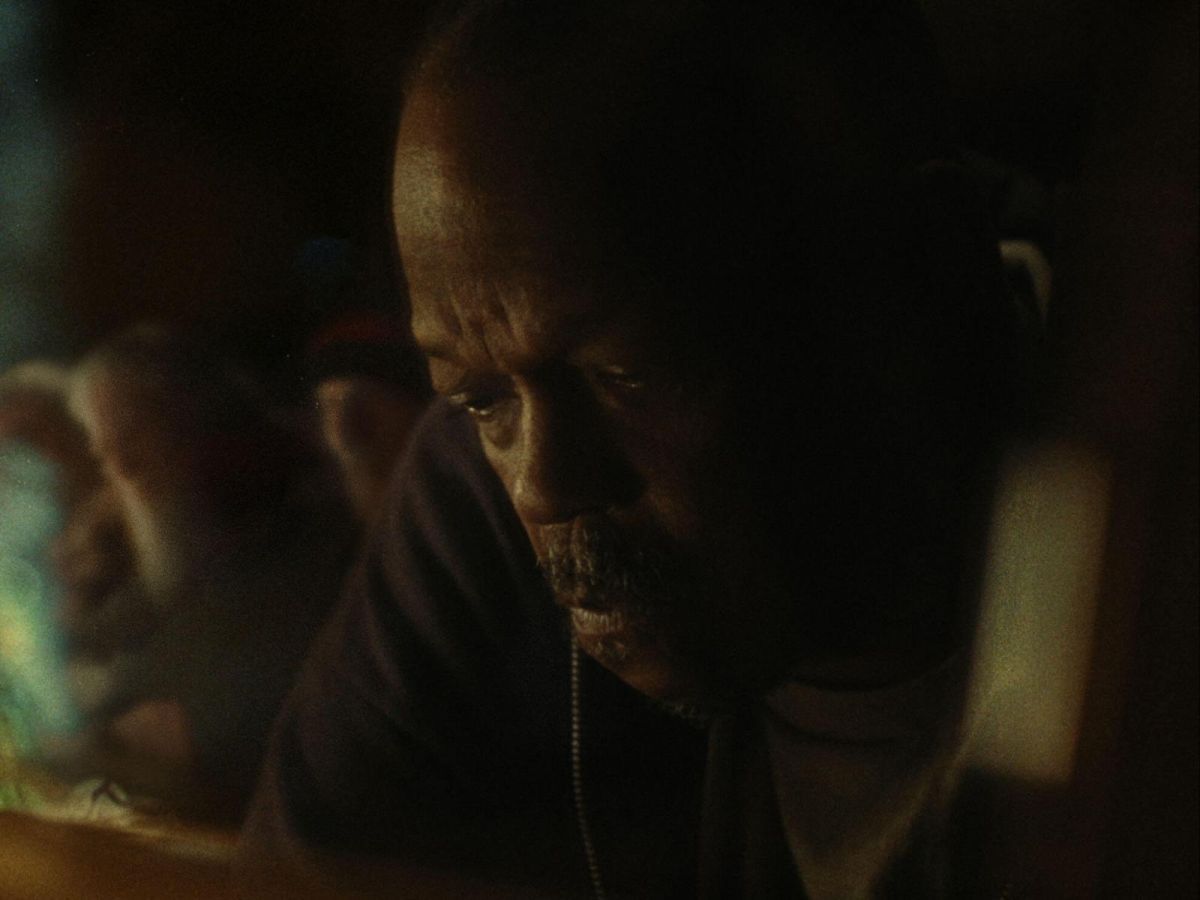 Crítica de "The Singers": el bar como escenario de vulnerabilidad masculina en el corto ganador del Oscar