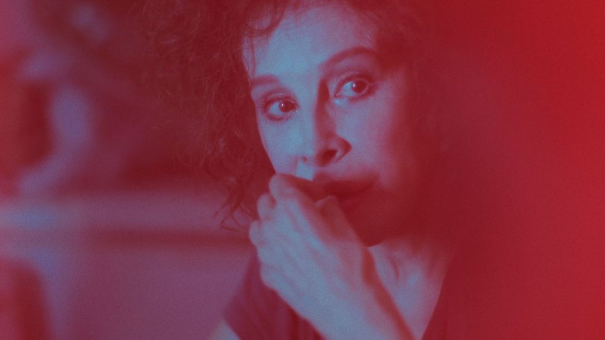 Crítica de "Solo Fanáticos": Leo Damario y el cuerpo como territorio de exposición