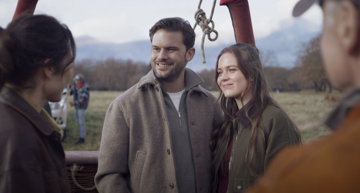 Crítica de “Turbulencia: Pánico en el aire”: El vértigo hitchcockiano viaja en globo aerostático