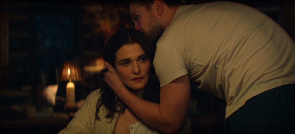 Crítica de "Vladimir": Rachel Weisz y el arte de narrar la propia debacle