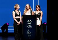 Flor Berthold y Carla Scatarelli plantean una charla póstuma imaginaria entre Diana y Astor Piazzolla a través del corto “Mientras tanto”