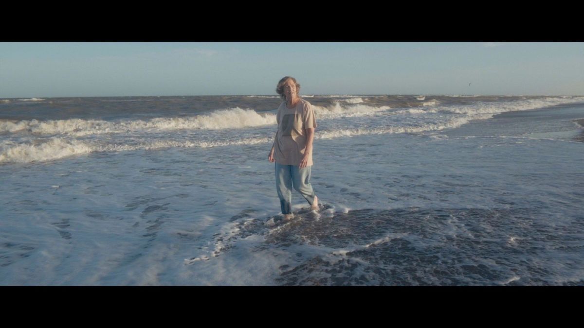 Flor Berthold y Carla Scatarelli plantean una charla póstuma imaginaria entre Diana y Astor Piazzolla a través del corto “Mientras tanto”