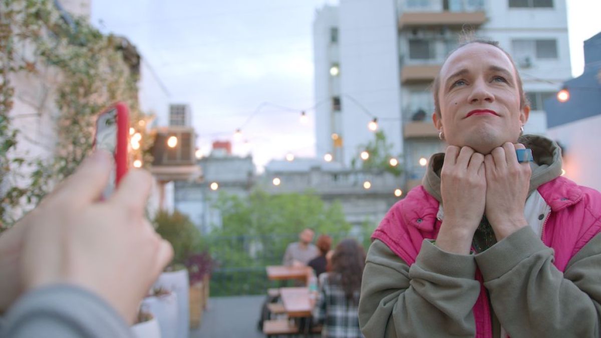 Crítica de "Yo soy Mika de Frankfurt!": el alter ego de Manu Fanego en la construcción de identidad