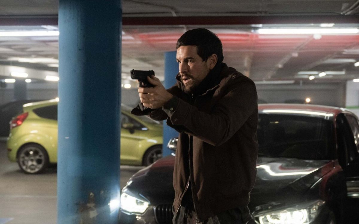 Zeta”: Mario Casas y Luis Zahera entre el thriller internacional y el drama que no termina de encajar