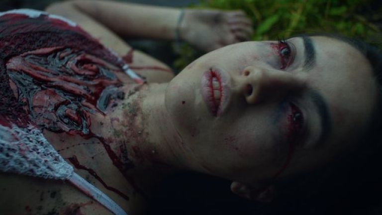 Crítica de “Un susurro invocó mi nombre”: paisaje, rito y persistencia de lo no dicho