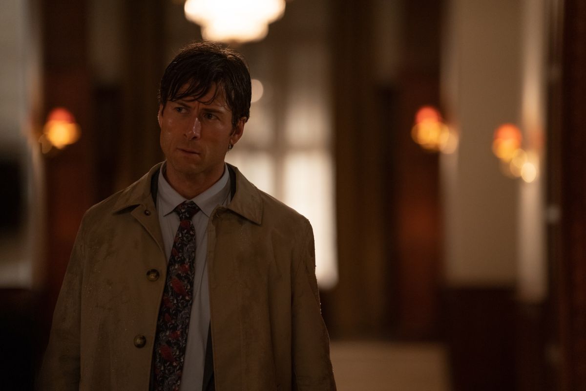 Crítica de “Jugada Maestra”: Glen Powell y una crítica a la ambición desmedida