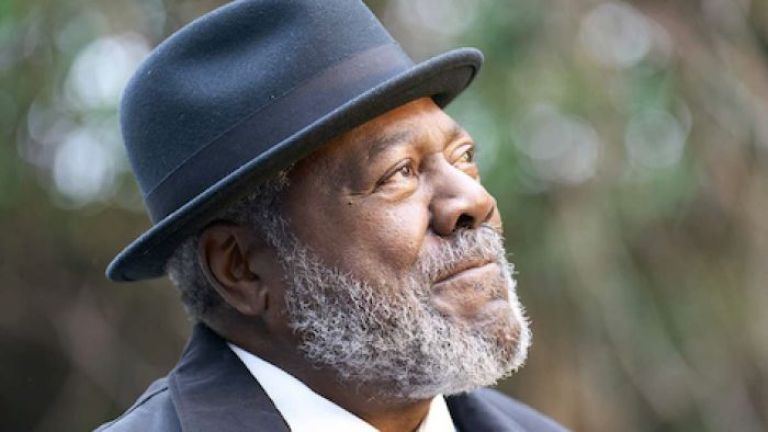 Crítica de "Interconectados": historias cruzadas en Nueva York que prometen poco y no transforman nada