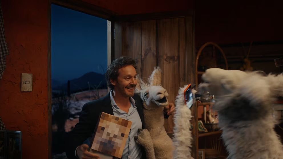 Crítica de "La llama que llama": un regreso anacrónico que evidencia el paso del tiempo