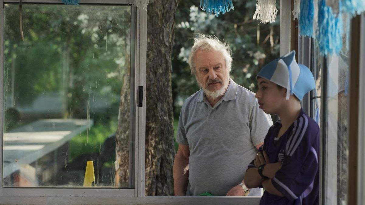 Crítica de "La casaca de Dios": Natalia Oreiro y Jorge Marrale en un dramedy sobre la camiseta de Maradona