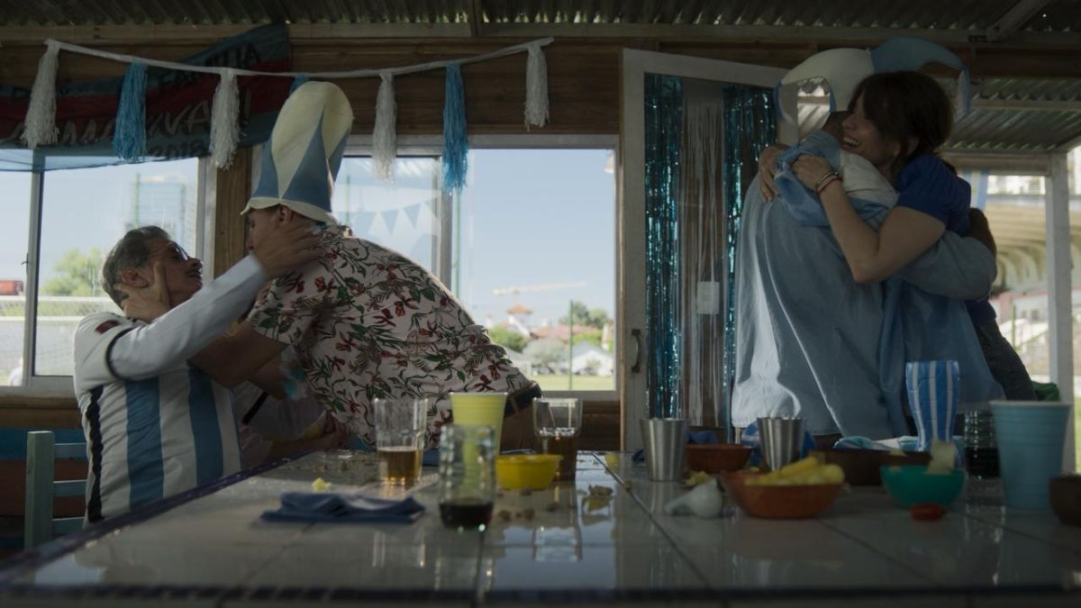 Crítica de "La casaca de Dios": Natalia Oreiro y Jorge Marrale en un dramedy sobre la camiseta de Maradona