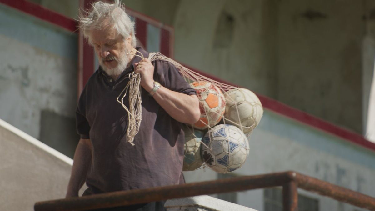 Crítica de "La casaca de Dios": Natalia Oreiro y Jorge Marrale en un dramedy sobre la camiseta de Maradona