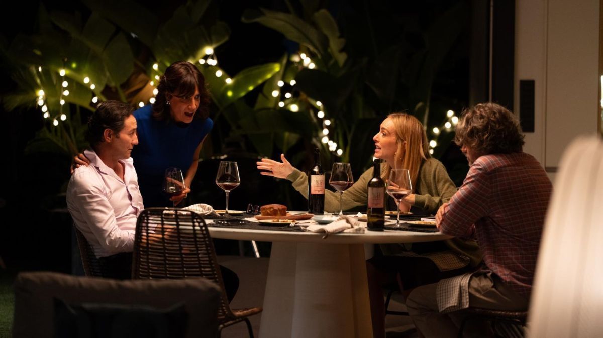 Crítica de "Solos”: cuando la conversación deja al descubierto lo que el guion no sostiene